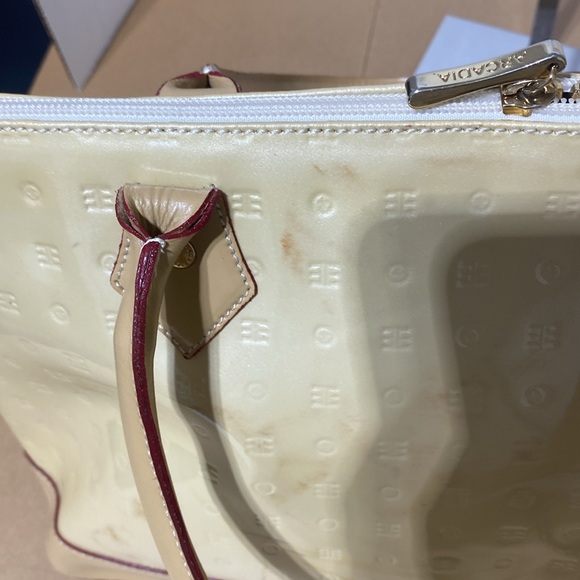 GUC. Arcadia buttercup, patent leather Bugatti bag. Made in Italy. - Picture 14 of 15